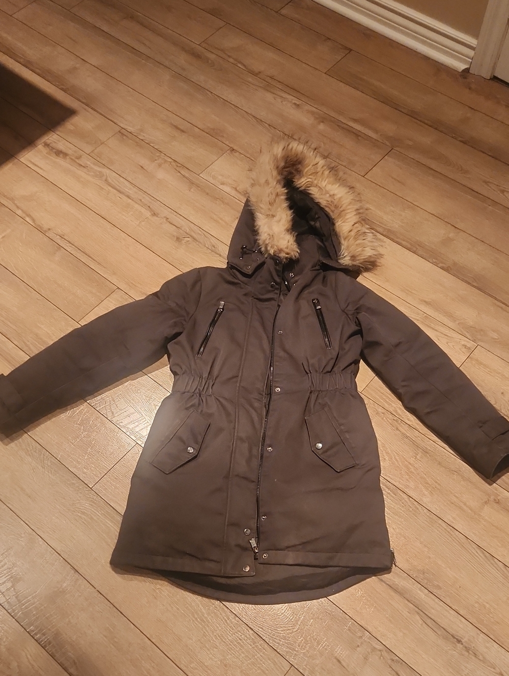 Vero Moda - Women's Hooded Parka Coat with Faux Fur Trim - Army-green